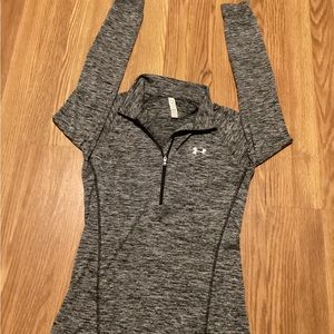 Women’s Gym sweaters size SM/P  brand heat gear color gray and white long sleeve